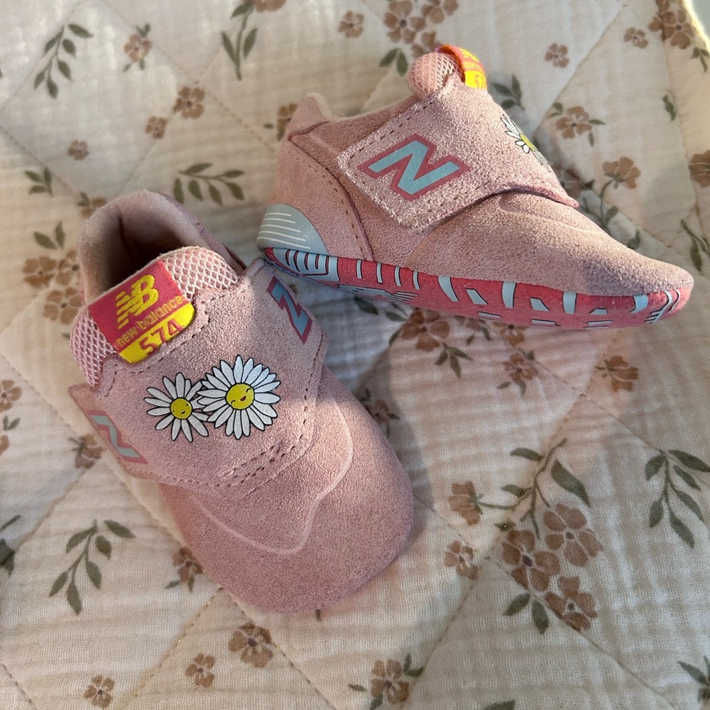 NEW BALANCE Infant 574 V1 Suede Hook & Loop Crib Shoe